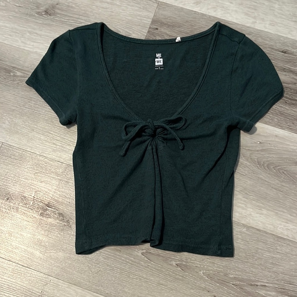 green crop top